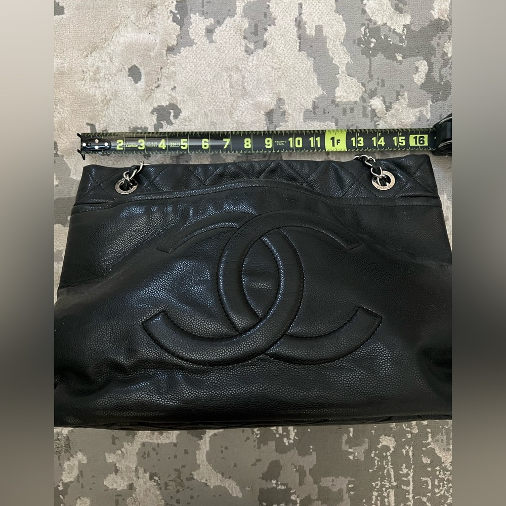 Chanel large caviar tote - Picture 9 of 12